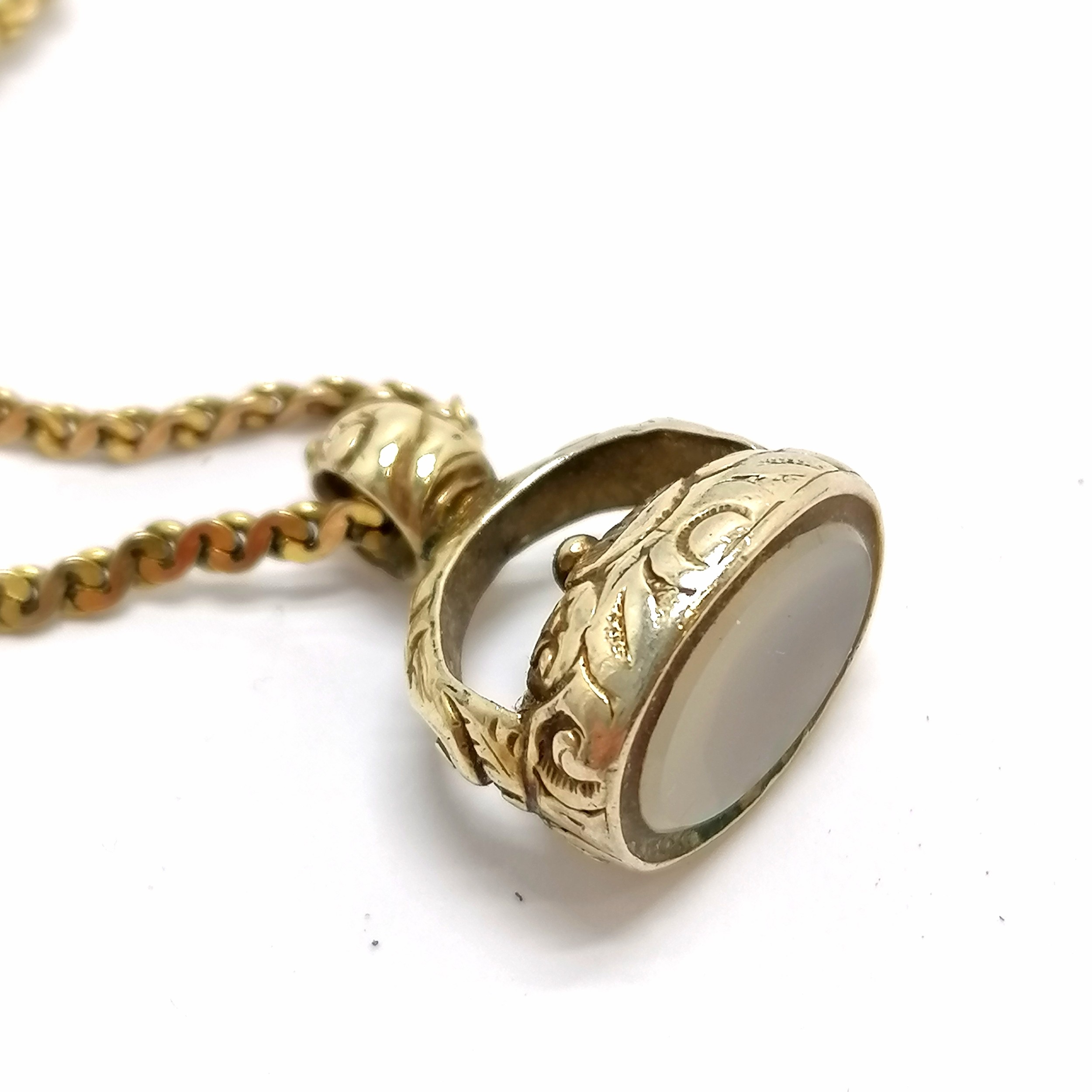 9ct hallmarked gold 42cm neckchain with antique yellow metal seal fob pendant with white agate - Image 4 of 4