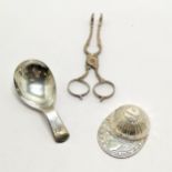 1813 silver caddy spoon by Josiah Snatt, pair of Victorian scissor action sugar nips (slight a/f) by