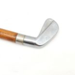 Novelty walking stick in the form of a golf club 90 cm in length.