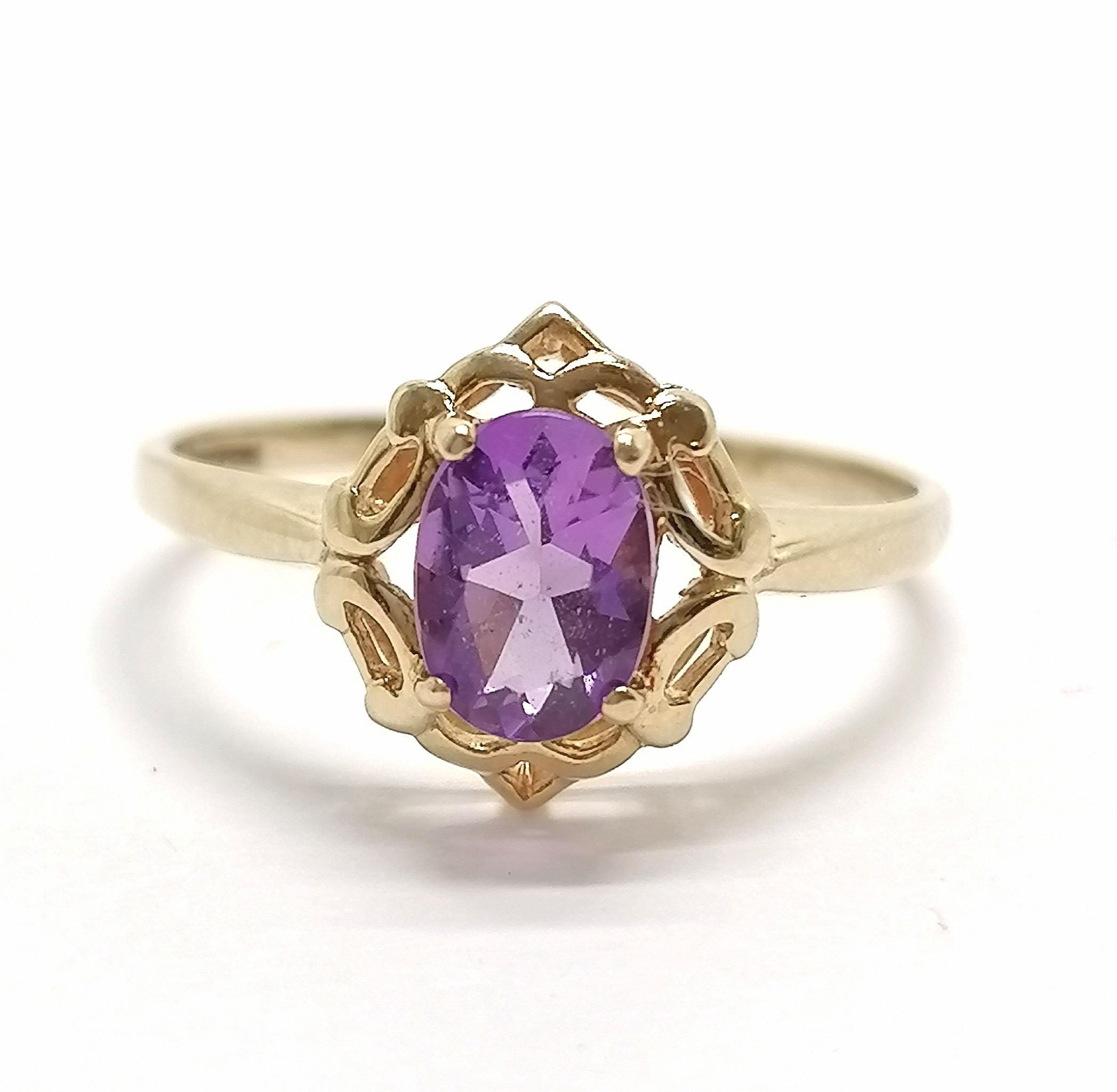 9ct hallmarked gold amethyst oval stone set ring - size P½ & 1.6g total weight