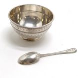 1875 (T/U) silver sugar basin with cast beaded detail & punched detail to borders & spoon by