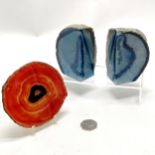 Pair of blue quartz crystal bookends & agate plaque (11.3cm across) - total weight 1.45kg