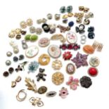Qty of costume brooches & clip-on earrings, scarf clips etc - SOLD ON BEHALF OF THE NEW BREAST