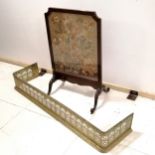 Mahogany framed tapestry firescreen with carved cabriole legs terminating with scroll feet - 80cm