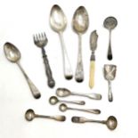 2 x Georgian silver tablespoons (22cm & 130g), 4 antique condiment spoons (1 Irish & 1 by D.D),