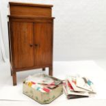 Vintage oak sewing cabinet inc sewing contents and Vogue patterns Measures 33cm x 23cm x 58cm. In
