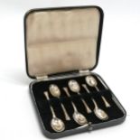 Silver 1933 set of 6 teaspoons with horseshoe detail in original fitted case by John Round & Son Ltd