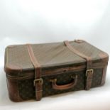 Vintage Louis Vuitton suitcase with double strap detail. 69cm x 45cm x 21cm. Has double zip function