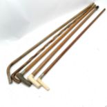 3 horn handled walking sticks T/W 2 others, longest 93cm long