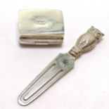 Silver pill box with himnged lid by Repousse Ltd (Lee Tyers) - 2.4cm across t/w novelty owl book