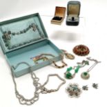 Qty of costume jewellery inc necklace / earrings / brooch set, blue / white stone set ring in box