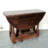 Antique oak drop flap gateleg occasional table. 65 cm length, 59 cm wide, 45 cm high.