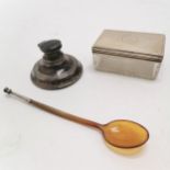 Chester silver capstan inkwell (loaded base & lid sprung), Victorian glass box with silver lid (8.