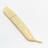 Oriental novelty carved vegetable root needle case in the form of a pea pod - 9.5cm long with no