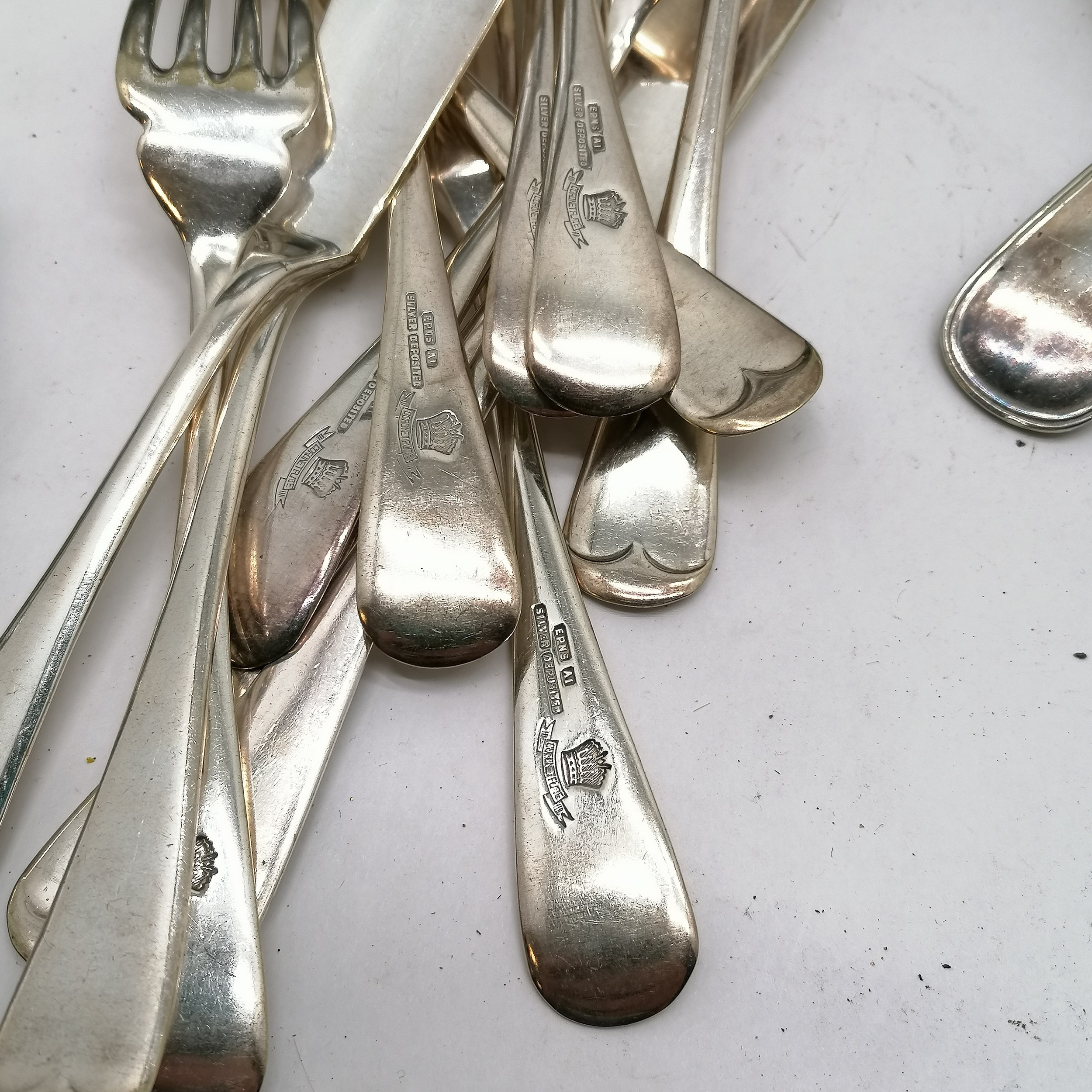 Qty of silver plated loose cutlery inc fiddle & thread pattern, Viners silver handled pie slice ( - Image 5 of 8