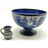 Doulton Burslem pedestal willow pattern fruit bowl 23.5 cm wide, 16 cm high, t/w Doulton Lambeth