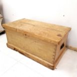 Antique small pine blanket box, 82 cm wide, 45 cm deep, 38 cm high, worn condition and signs of
