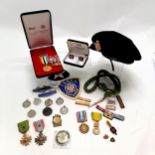 Qty of mostly French militaria inc 1950's Korea campaign medal, beret with ONU badge etc