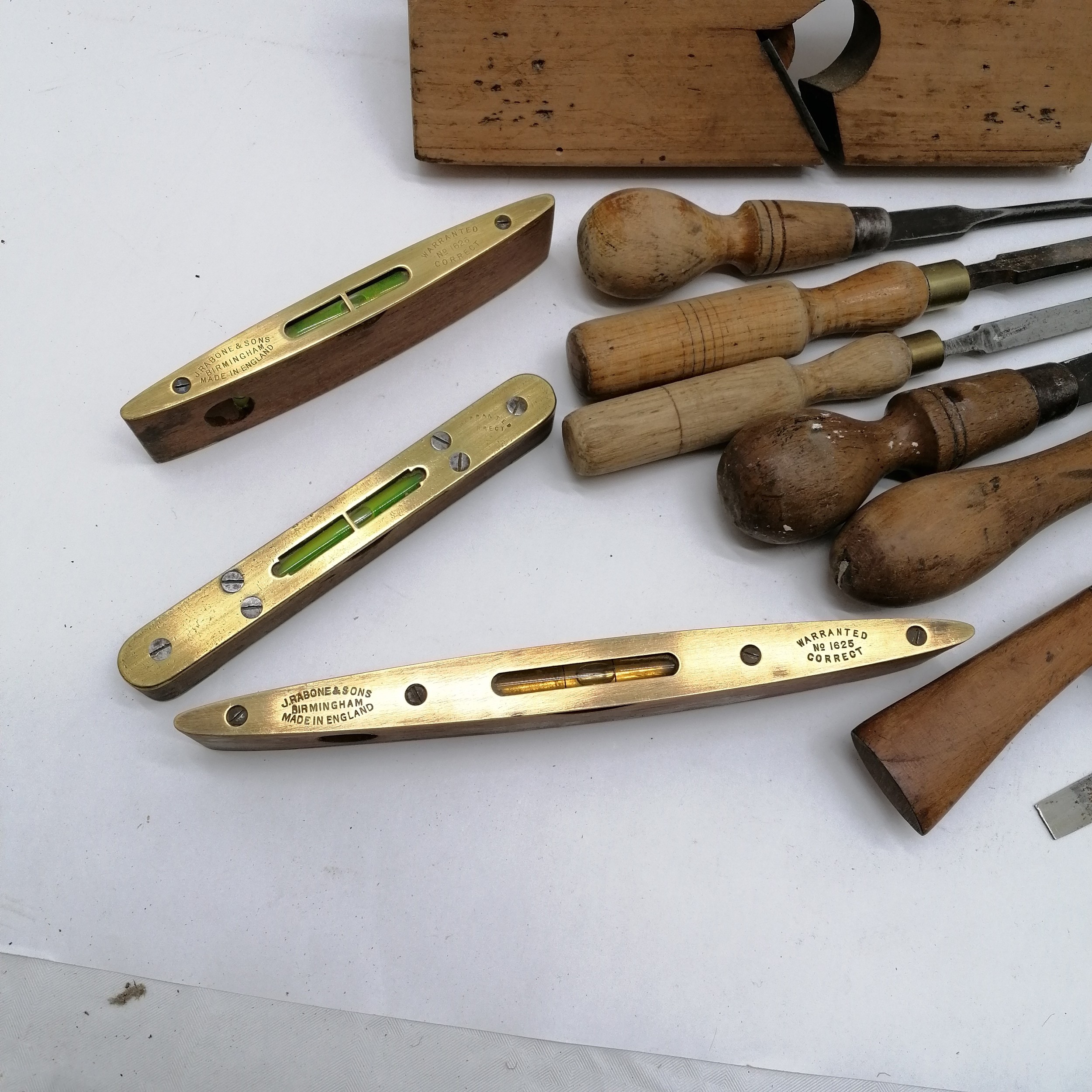 Qty of vintage tools inc 4 x saws (longest 78cm), 4 wood planes, spokeshave, 2 x J Rabone spirit - Image 4 of 8