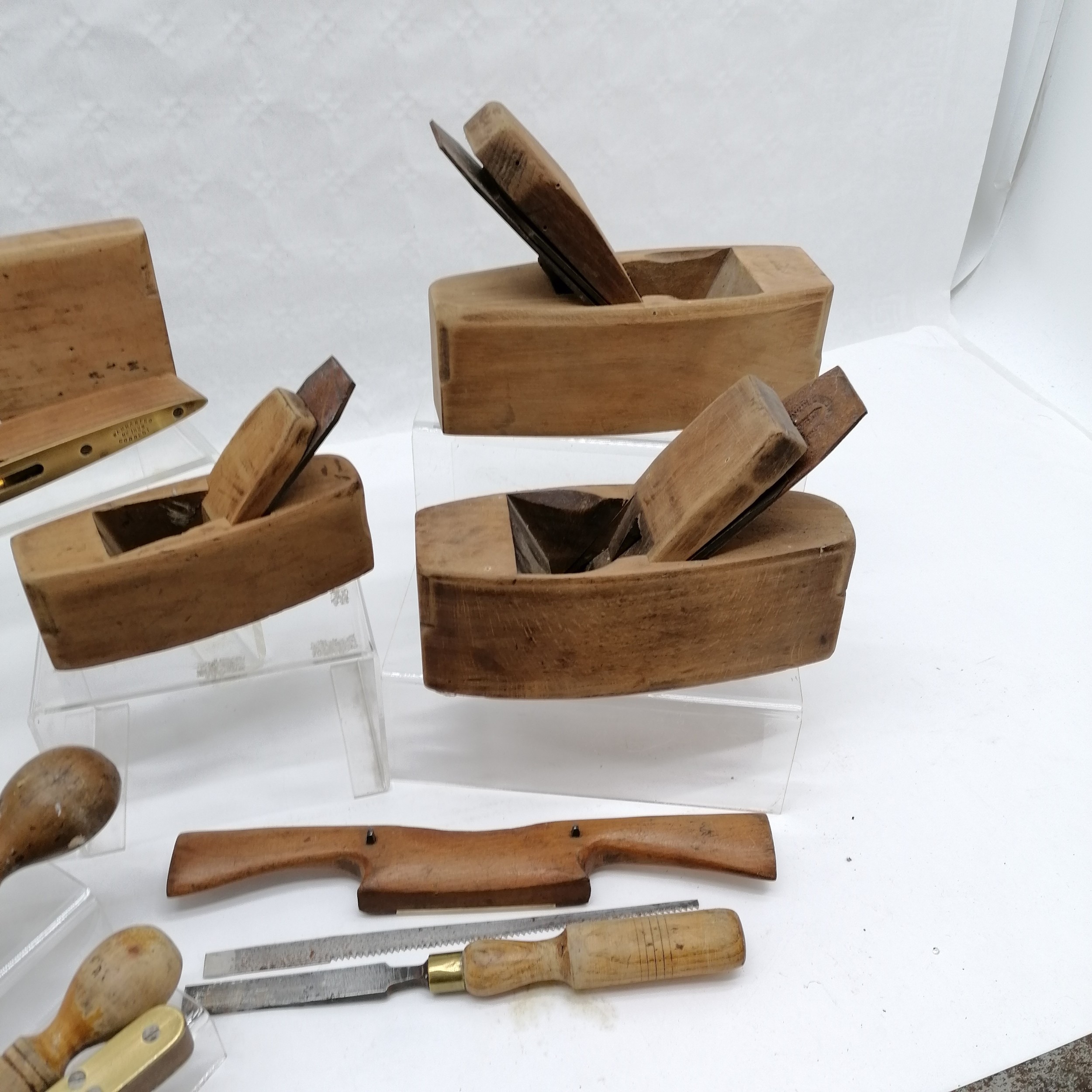 Qty of vintage tools inc 4 x saws (longest 78cm), 4 wood planes, spokeshave, 2 x J Rabone spirit - Image 7 of 8
