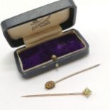 2 x 15ct marked gold antique stick pins - 1 set with diamond, other set with peridot & pearl ~ total