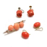Antique coral brooch with yellow metal mounts (4cm), gold backed oval coral earrings & pair of