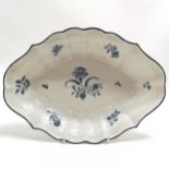 Mid to late 18th century Worcester blue & white oval lobed dish with butterfly / flower detail &