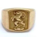 18ct marked gold armourial signet ring -size K & 10.5g ~ inscribed Jacky 16.6.1946 inside shank