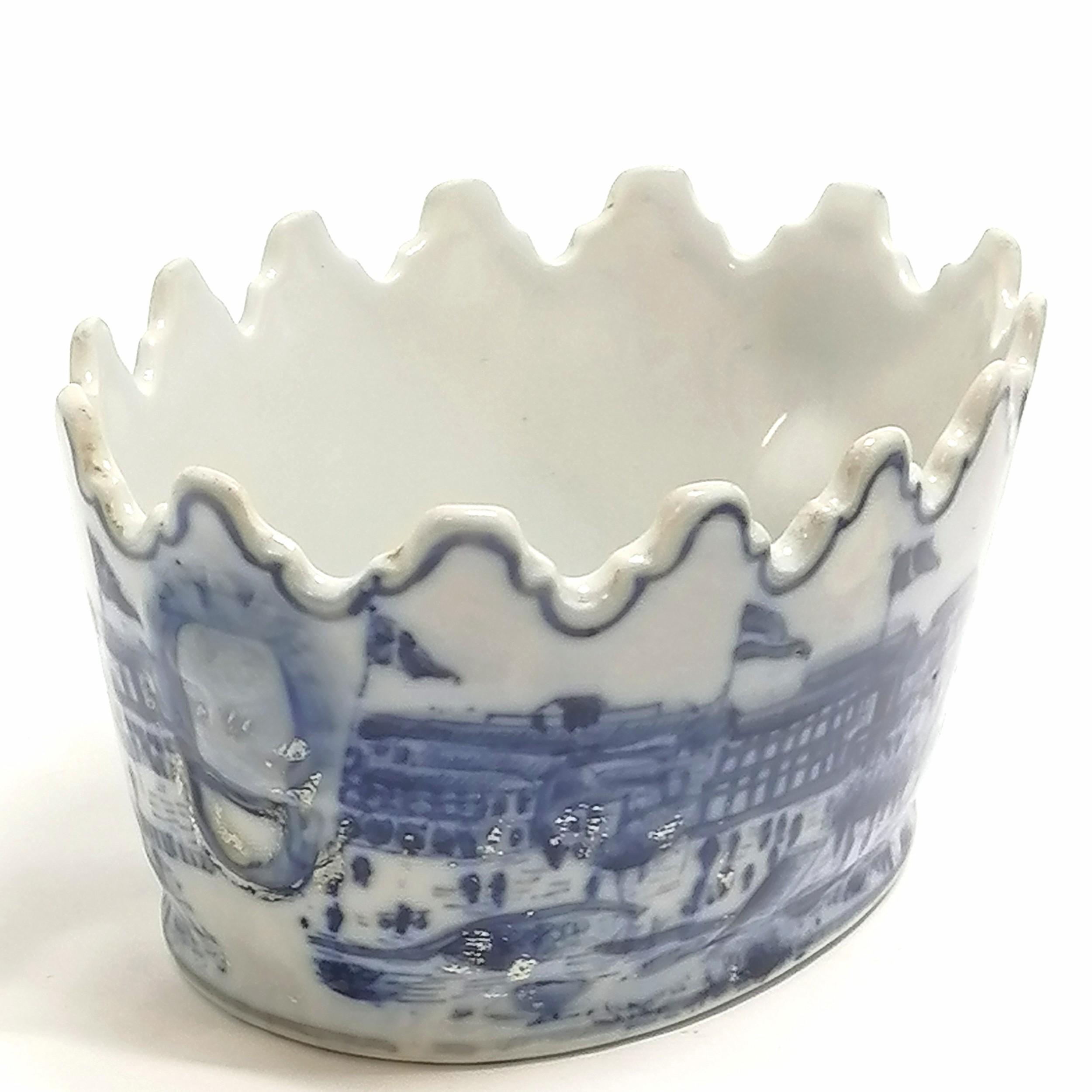 Blue & white transfer decorated cache pot with exhibition detail with lion mask detail handles - - Image 4 of 4
