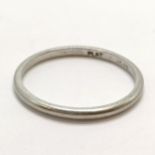 Platinum marked band ring - size S & 2.9g ~ approx 1.6mm width