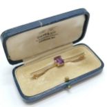 9ct hallmarked gold amethyst stone set bar brooch - 5.5cm & 3.8g total weight in Gieves fitted box