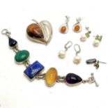 Qty of silver jewellery inc amber heart shaped fruit brooch + earrings, pearl / peridot earring,