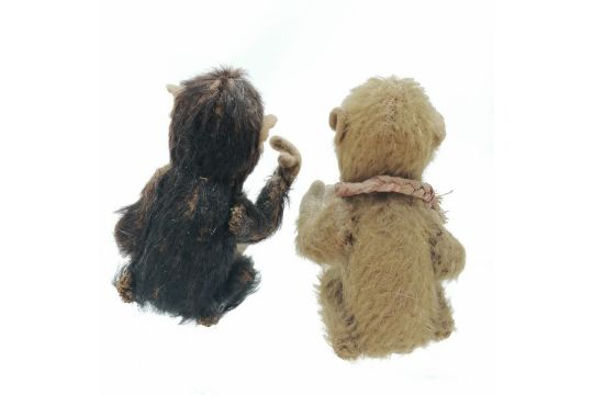 2 x antique jointed apes with poseable hands and glass bead eyes with mohair & felt bodies (15cm - Image 3 of 5