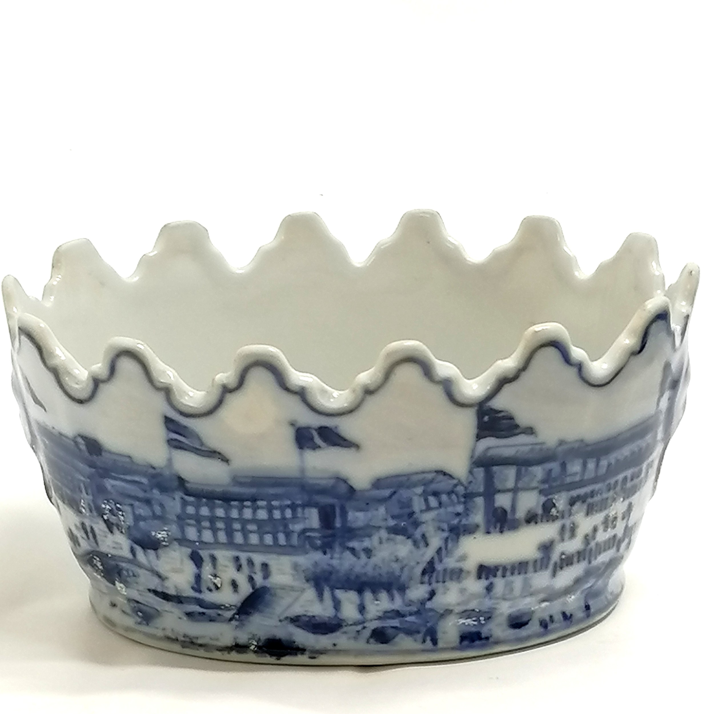 Blue & white transfer decorated cache pot with exhibition detail with lion mask detail handles - - Image 3 of 4