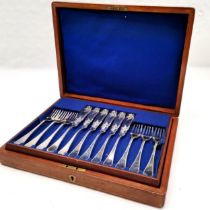 Cased set of 12 Fish Knives and forks, with chase engraved decoration, in fitted mahogany box. 34 cm