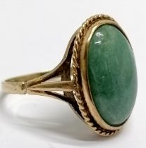 9ct hallmarked gold cabochon green hardstone set ring - size M½ & 3.6g total weight - SOLD ON BEHALF