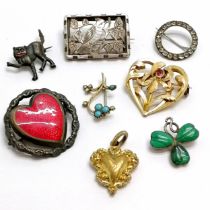 Qty of antique jewellery inc unmarked silver malachite shamrock brooch, gilt metal 'In memoriam'