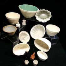 Shelley jelly mould, and various other moulds, some a/f, t/w mixing bowls etc.