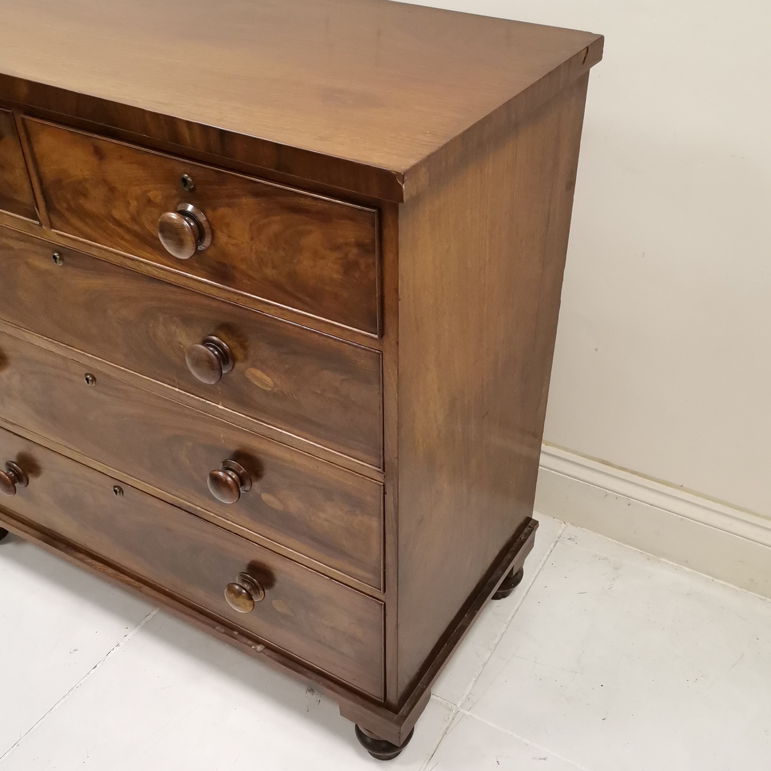 Antique Mahogany chest of 2 short and 3 long graduated drawers, with turned wooden knobs, turned - Image 2 of 5