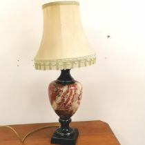 Marbled ceramic lamp with shade, 64 cm high.