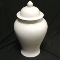 Oriental Blanc de chine lidded oriental jar and cover, 35 cm high, 20 cm wide, in good condition.