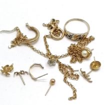 Qty of scrap gold jewellery - some stone / pearl set ~ total weight 8.9g - SOLD ON BEHALF OF THE NEW