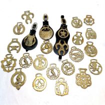 Quantity of horse brasses inc. Scotlands smallest distillery, Masonic, Gretna Green T/W 2 brass