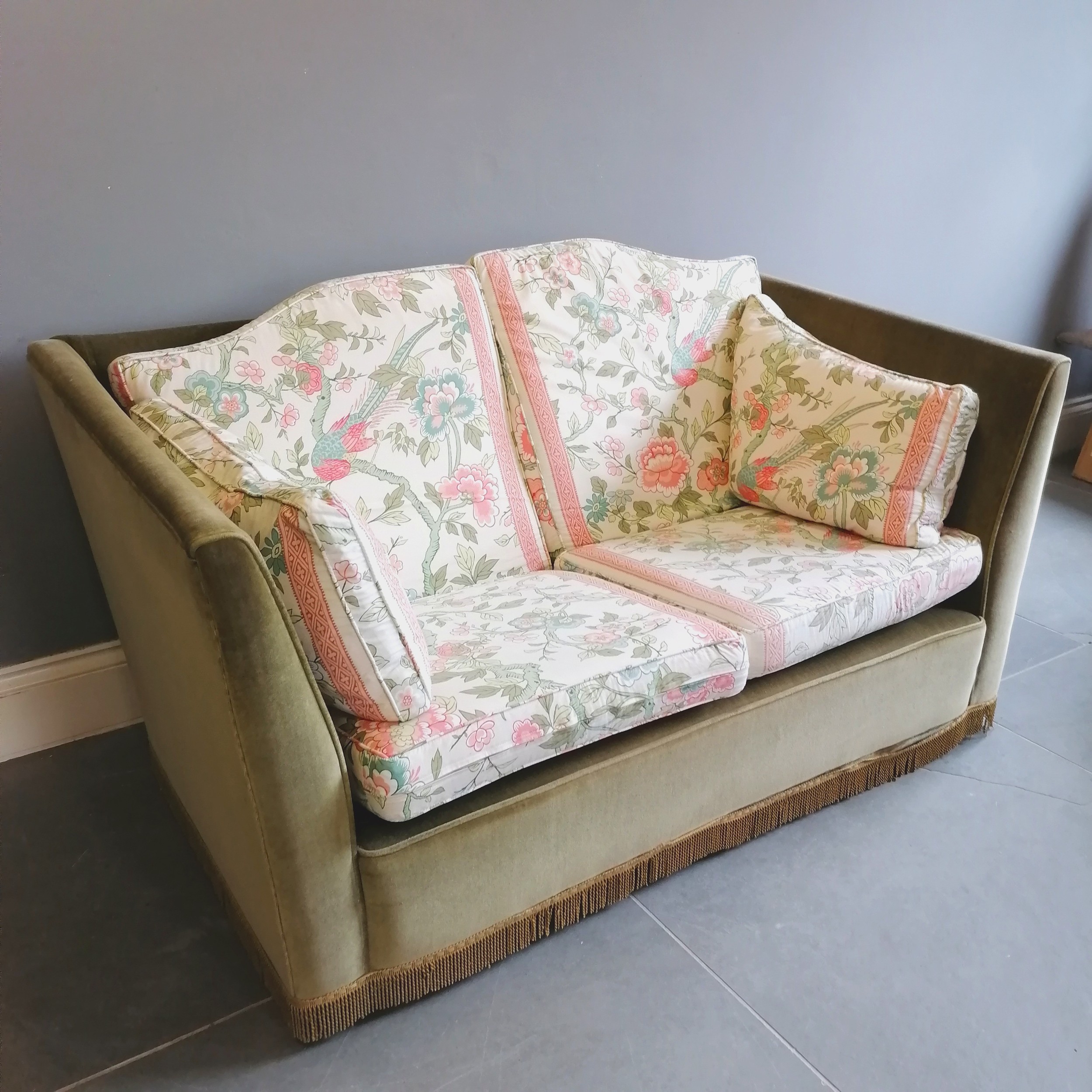 Knowle style 2 seater settee, upholstered in a green plush with Jane Churchill floral and exotic - Image 3 of 3