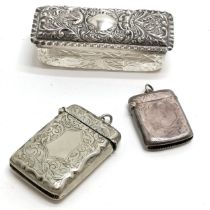 Silver lidded jar (8cm long) t/w 2 vesta cases (smallest 1909 silver) - silver content 30g