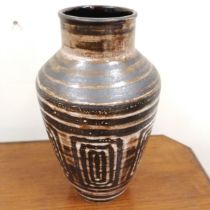 Rye studio pottery vase, 32 cm high, 16 cm diameter, in good conition.