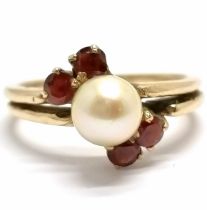 9ct hallmarked gold pearl & garnet ring with split shoulders - size O & 3.7g total weight - SOLD