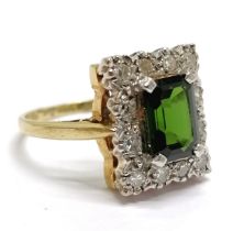 18ct hallmarked gold green tourmaline & diamond rectangular cluster ring - size K & 4.5g total