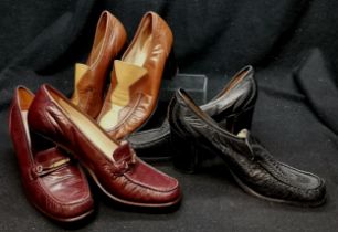 3 Pairs of vintage leather shoes approximately size 5. All in good used condition.