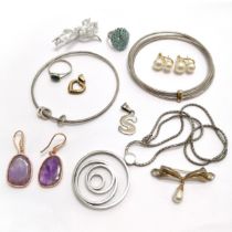 Qty of mostly silver jewellery inc 2 bangles, unmarked Amarelle pendant on silver chain, silver gilt